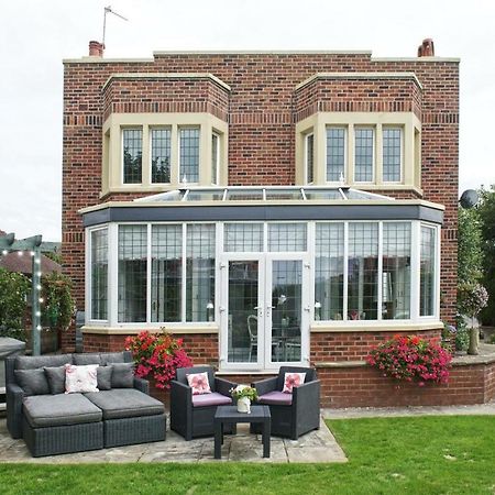 Number One St Lukes Bed & Breakfast Blackpool Exterior photo