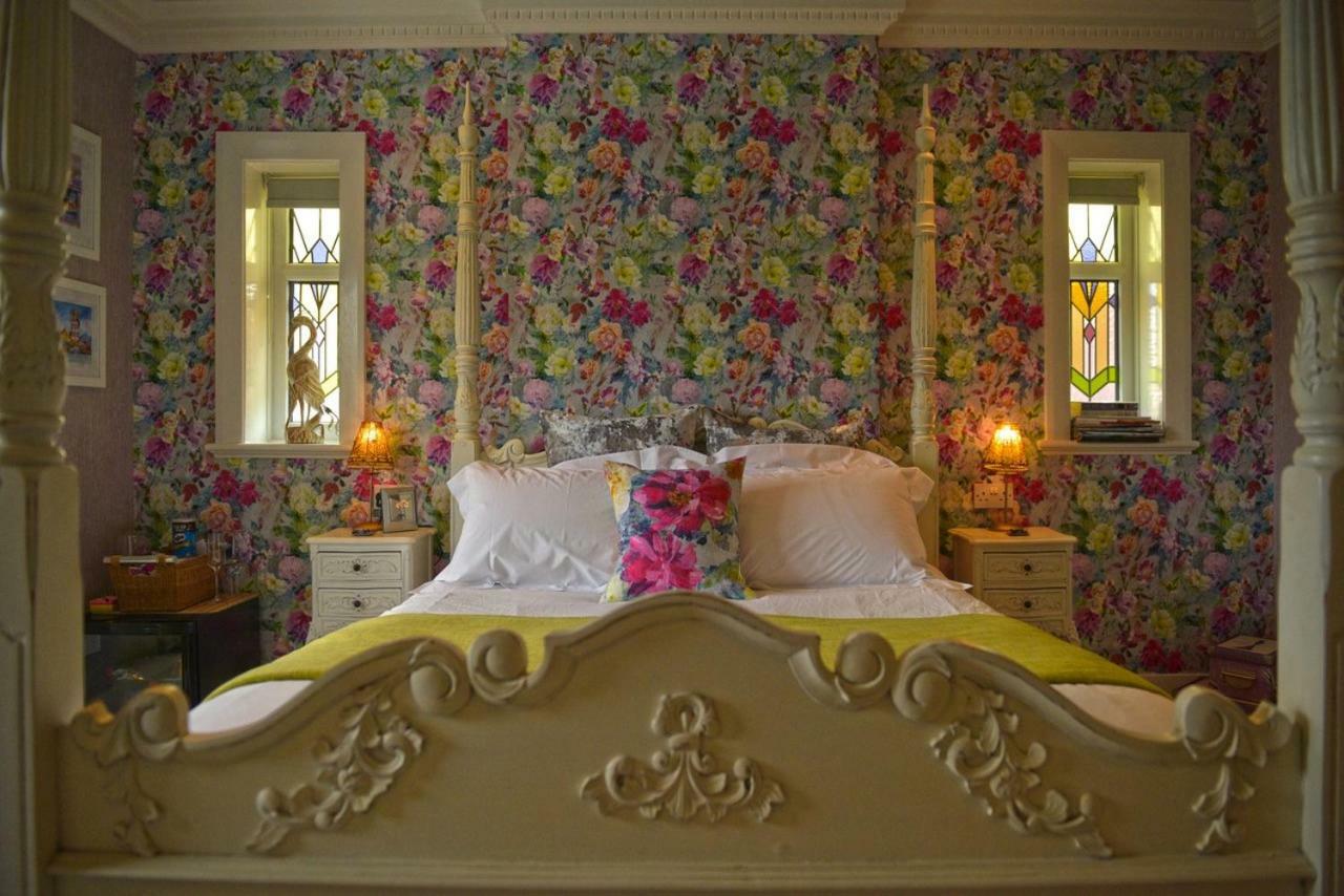 Number One St Lukes Bed & Breakfast Blackpool Exterior photo