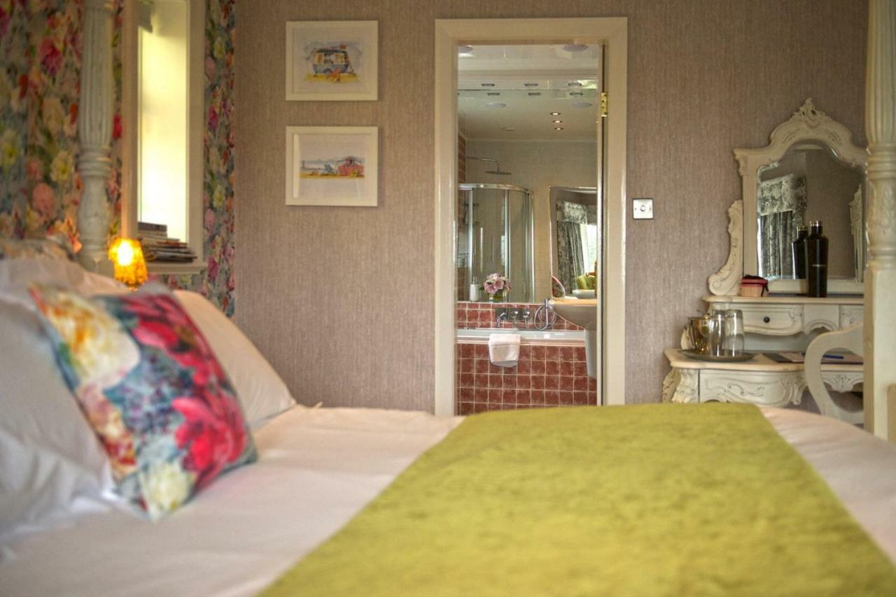Number One St Lukes Bed & Breakfast Blackpool Exterior photo
