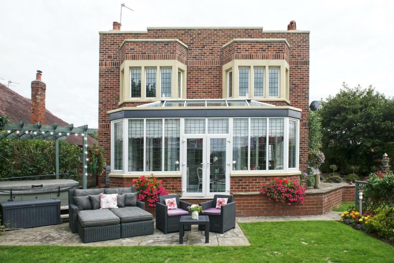 Number One St Lukes Bed & Breakfast Blackpool Exterior photo