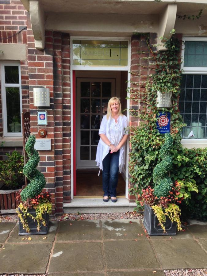 Number One St Lukes Bed & Breakfast Blackpool Exterior photo
